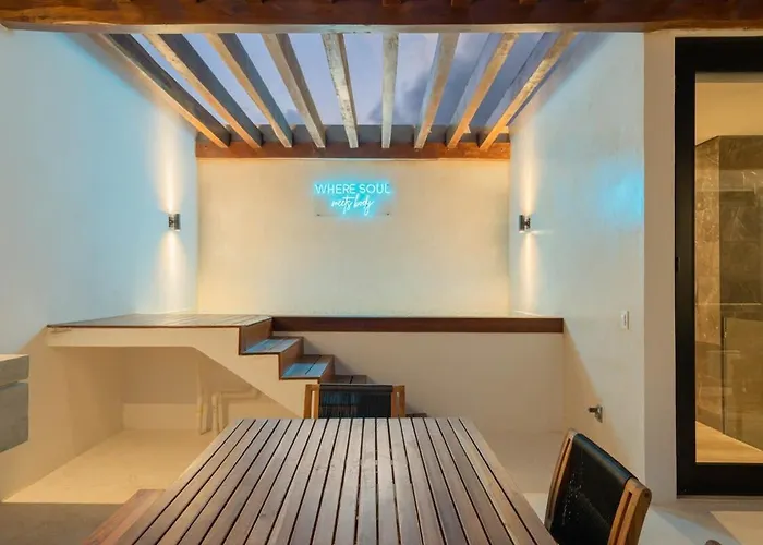 Exclusive 4br In Karanda With Pools And Paddle Villa